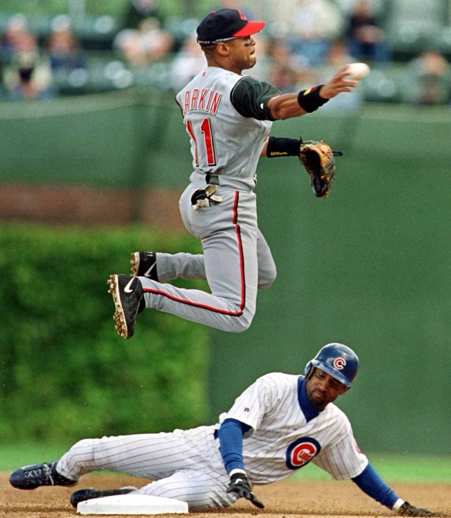 Barry Larkin, former Reds shortstop, elected to Hall of Fame 